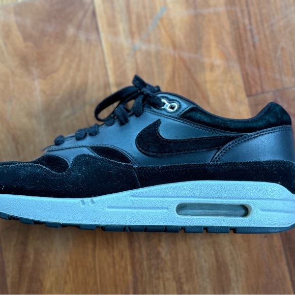 COPY - Nike air max1 premium “rebel skulls” size 9.5 - Picture 1 of 6